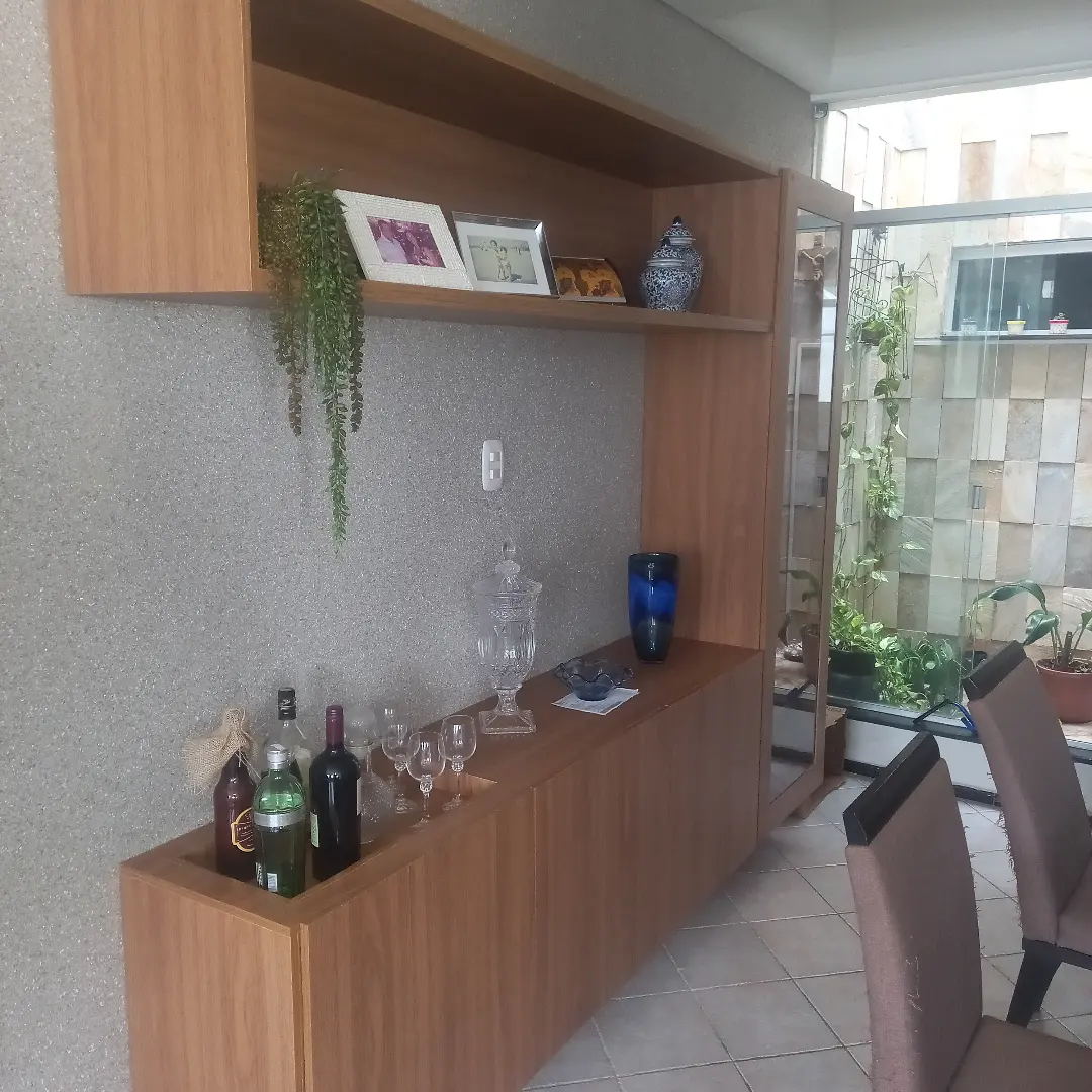 Painel Suspenso com TV Instalada